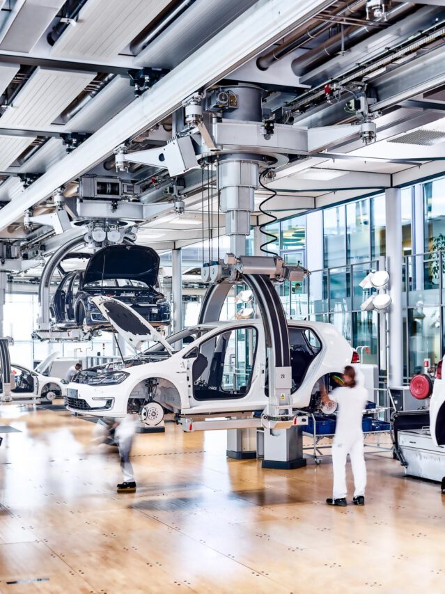 Industriefoto aus der Autoindustrie, Produktion eines Autos, Montage