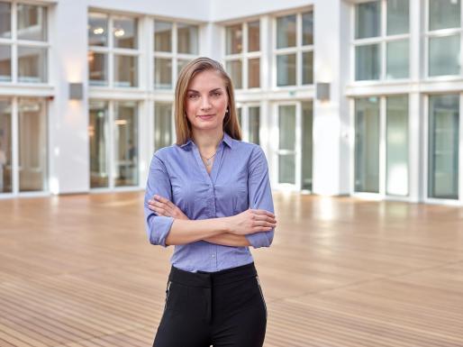 Businessfoto einer selbstbewussten Frau