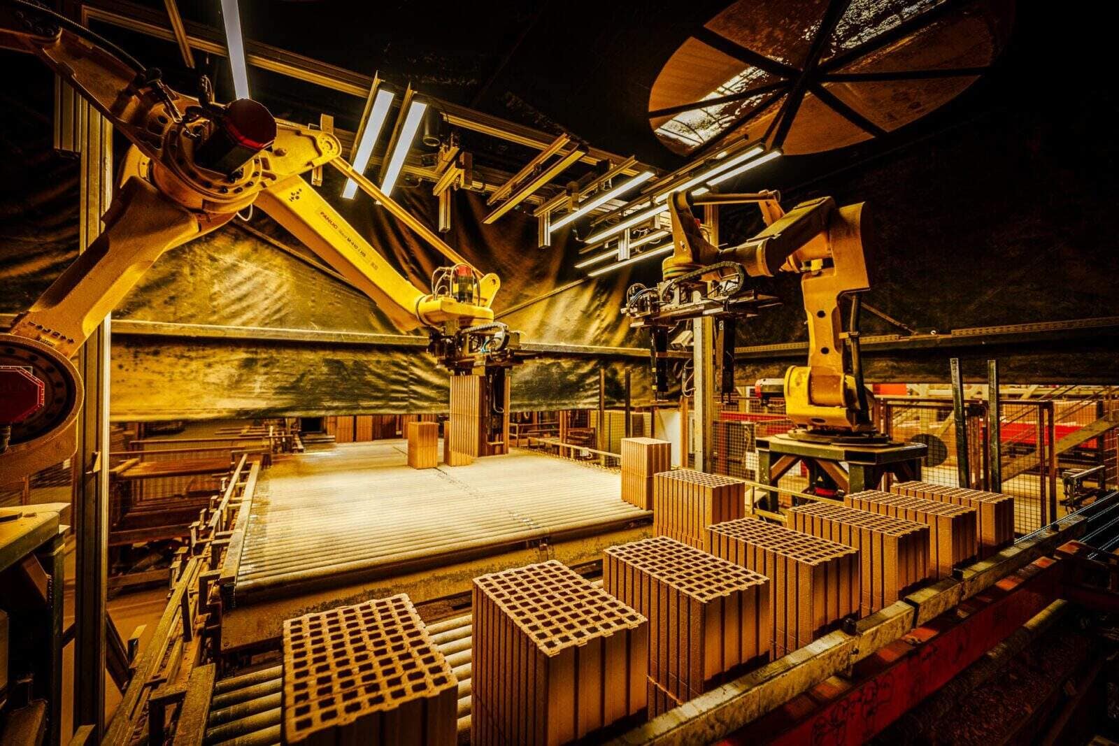 Industrieroboter - Produktion Roboter in der Produktion von Proton