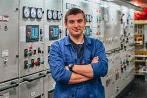 schiff-besatzung-maschinenkontrollraum