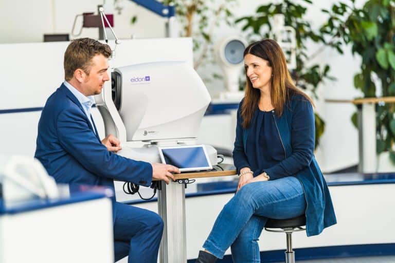 unternehmensdarstellung-fotografie-mitarbeiter-kundengespraech