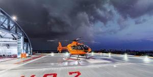 Fotografie für Unternehmen, Hubschrauber vor Skyline Frankfurt